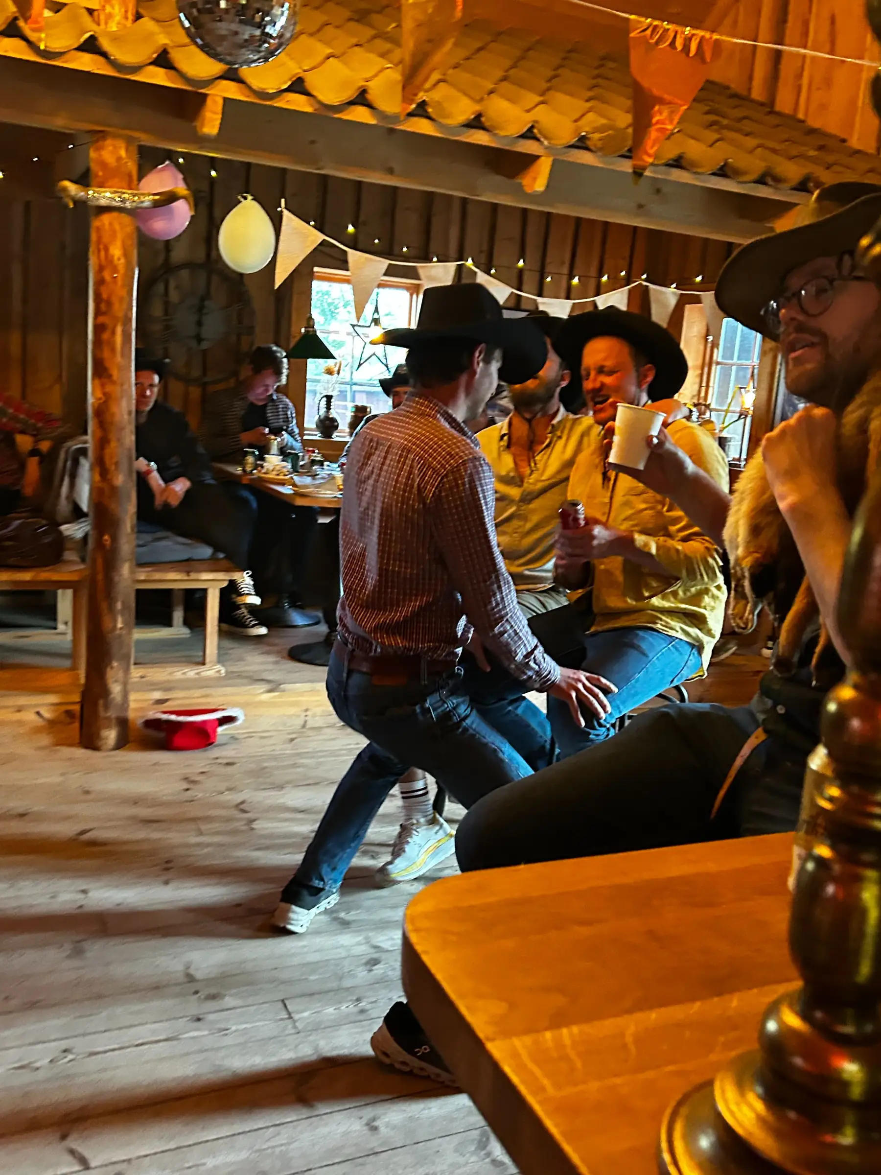 Dukat bord för fest i saloonen